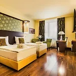 Savannah 4*
