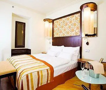 Отель Savannah 4*