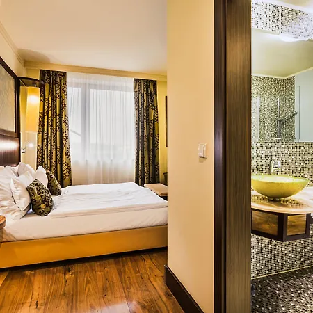 Savannah 4*