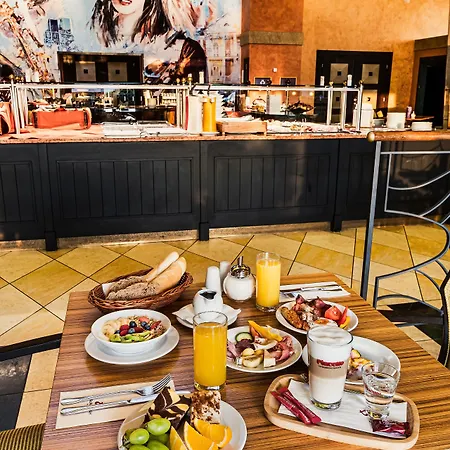 Savannah Hotel 4*