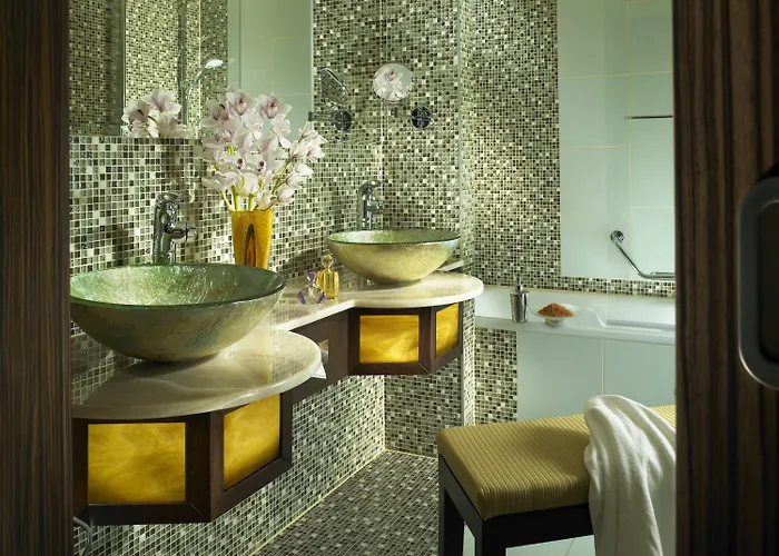 Savannah Hotel 4*